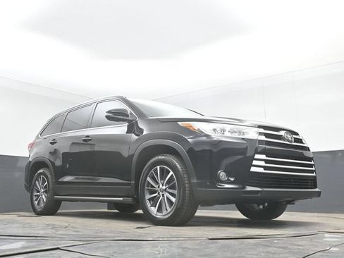 Used 2019 Toyota Highlander XLE FWD image 45
