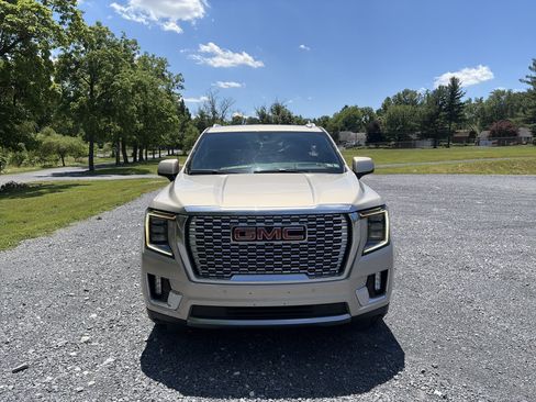 Used 2021 GMC Yukon Denali w/ Denali Ultimate Package AWD/4WD image 2