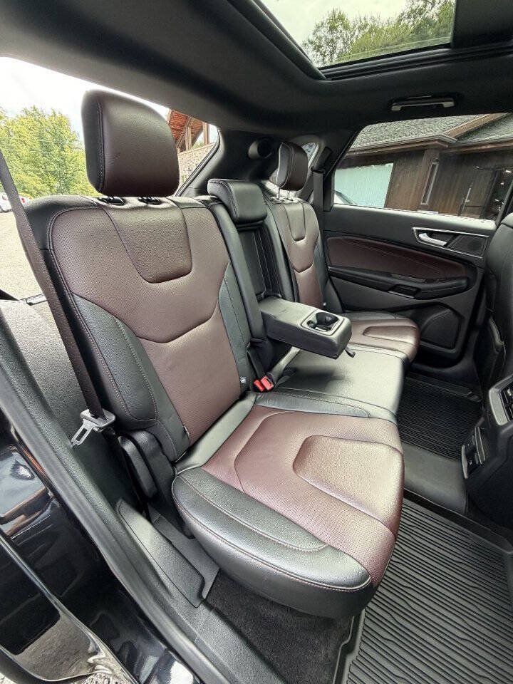 Used 2020 Ford Edge Titanium w/ Equipment Group 301A AWD/4WD image 32