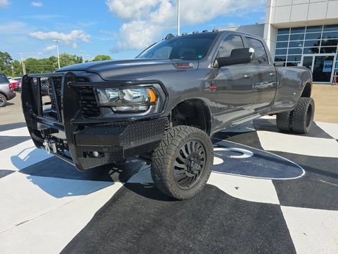 Used 2022 RAM 3500 Big Horn w/ Night Edition AWD/4WD image 2