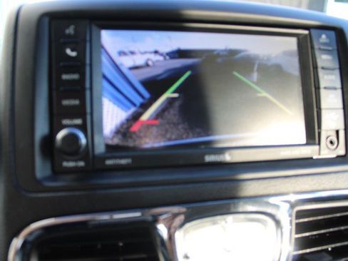 Used 2016 Chrysler Town & Country Touring w/ Driver Convenience Group image 41