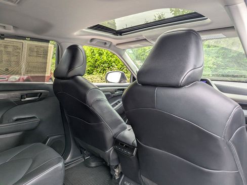 Used 2023 Toyota Highlander Limited AWD/4WD image 38