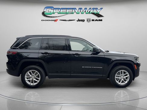 New 2025 Jeep Grand Cherokee Laredo image 5