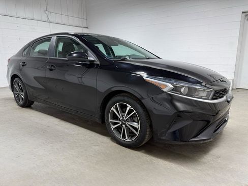 Used 2022 Kia Forte LXS FWD image 3
