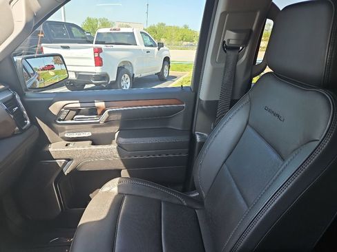 Used 2024 GMC Sierra 1500 Denali AWD/4WD image 37
