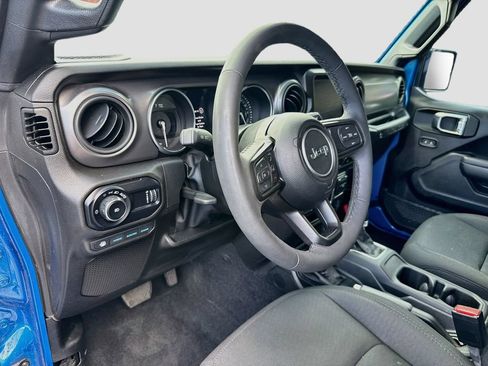 Used 2023 Jeep Wrangler Unlimited w/ Cold Weather Group AWD/4WD image 10