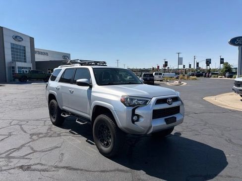 Used 2017 Toyota 4Runner SR5 AWD/4WD image 1