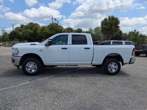 Used 2024 RAM 2500 Tradesman w/ Chrome Appearance Group AWD/4WD image 7