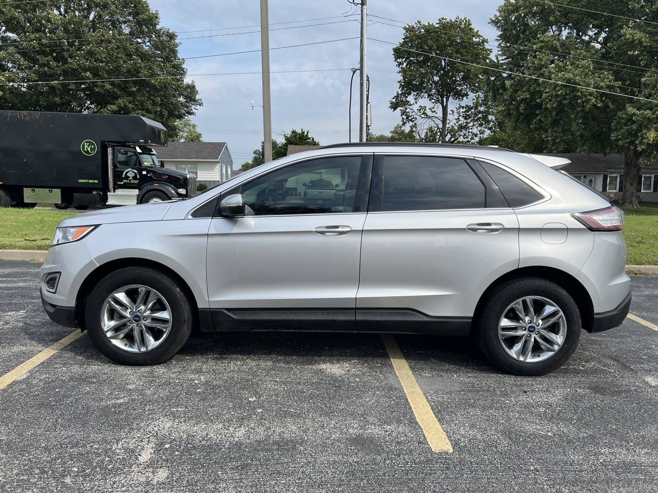 Used 2018 Ford Edge SEL FWD image 2