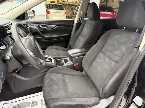 Used 2016 Nissan Rogue SV w/ SV Premium Package image 14