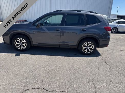 Used 2023 Subaru Forester Premium image 8