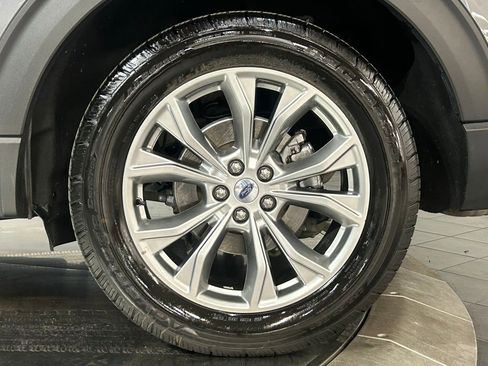 Used 2022 Ford Explorer XLT w/ Equipment Group 202A AWD/4WD image 27