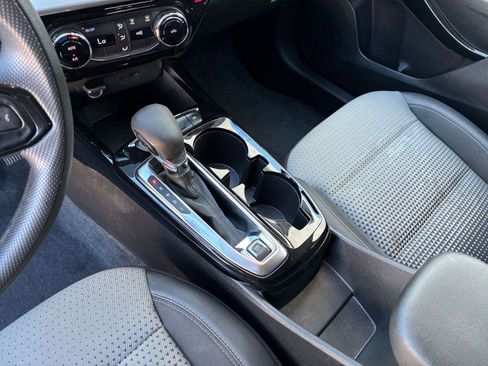 Used 2025 Chevrolet Trax LT image 40