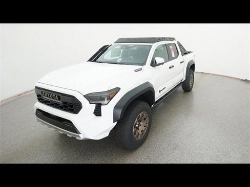 Used 2025 Toyota Tacoma Trailhunter image 16