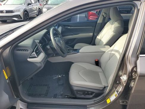 Used 2022 Toyota Camry SE FWD image 14