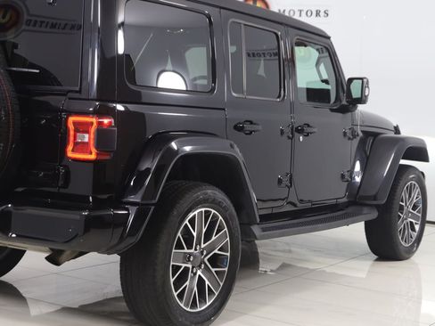 Used 2023 Jeep Wrangler Unlimited Sahara AWD/4WD image 45