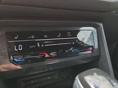 Certified 2023 Volkswagen Tiguan SE R-Line FWD image 27