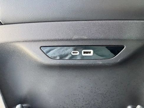 Used 2024 Chrysler Pacifica Touring-L FWD image 14