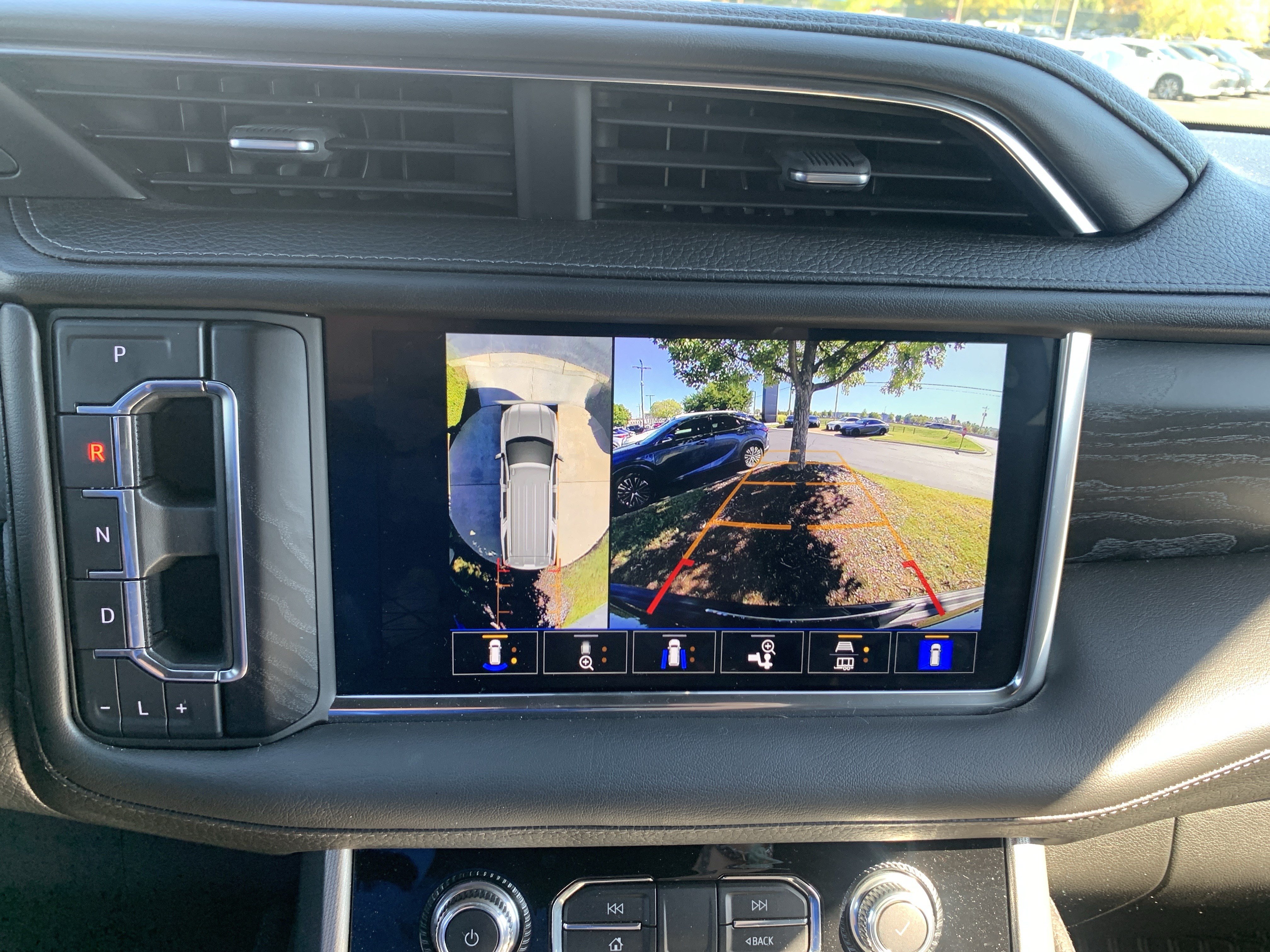 Used 2022 GMC Yukon Denali w/ Advanced Technology Package AWD/4WD image 25