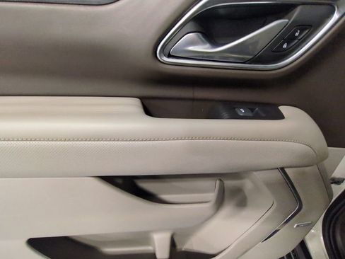 Used 2022 GMC Yukon XL SLT w/ SLT Premium Package image 24