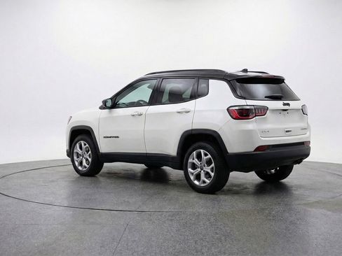 Used 2025 Jeep Compass Latitude AWD/4WD image 6