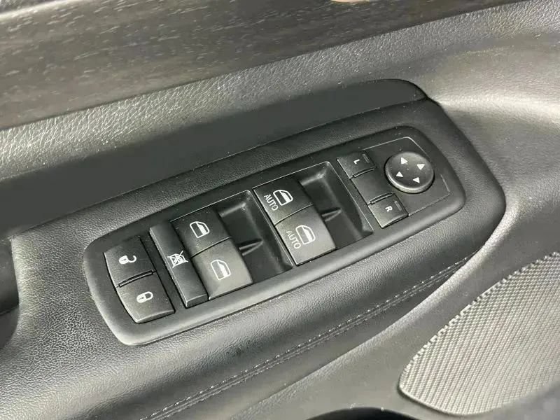 Used 2015 Jeep Grand Cherokee Laredo w/ Quick Order Package 23E AWD/4WD image 25
