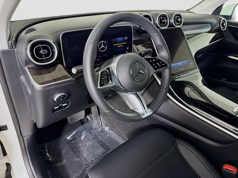 Used 2024 Mercedes-Benz GLC 300 4MATIC image 9