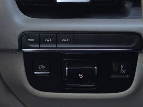 Used 2021 Cadillac Escalade Sport Platinum RWD image 15