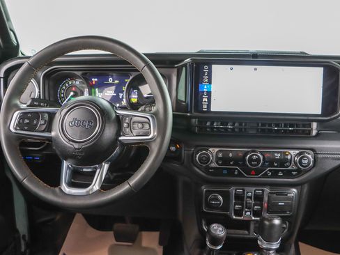 Used 2024 Jeep Wrangler Unlimited Sahara w/ Technology Group AWD/4WD image 19