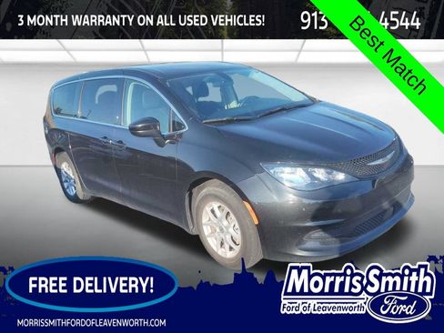 Used 2022 Chrysler Voyager LX FWD image 1