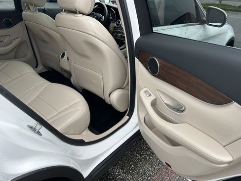 Used 2022 Mercedes-Benz GLC 300 4MATIC image 13