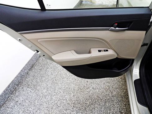 Used 2017 Hyundai Elantra Limited w/ Limited Tech Package 04 image 9