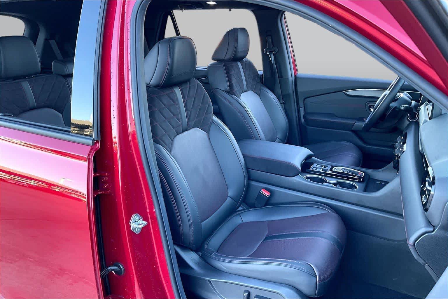 Used 2026 Honda Pilot Black Edition image 9