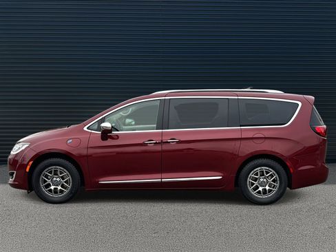 Used 2020 Chrysler Pacifica Limited w/ Advanced Safetytec Group image 8