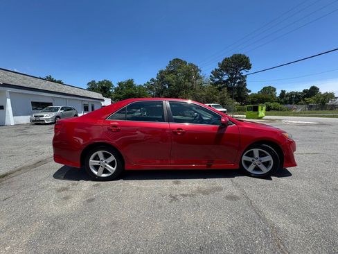 Used 2014 Toyota Camry SE FWD image 3
