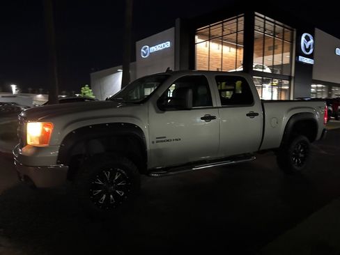 Used 2008 GMC Sierra 2500 SLE w/ Convenience Package image 4