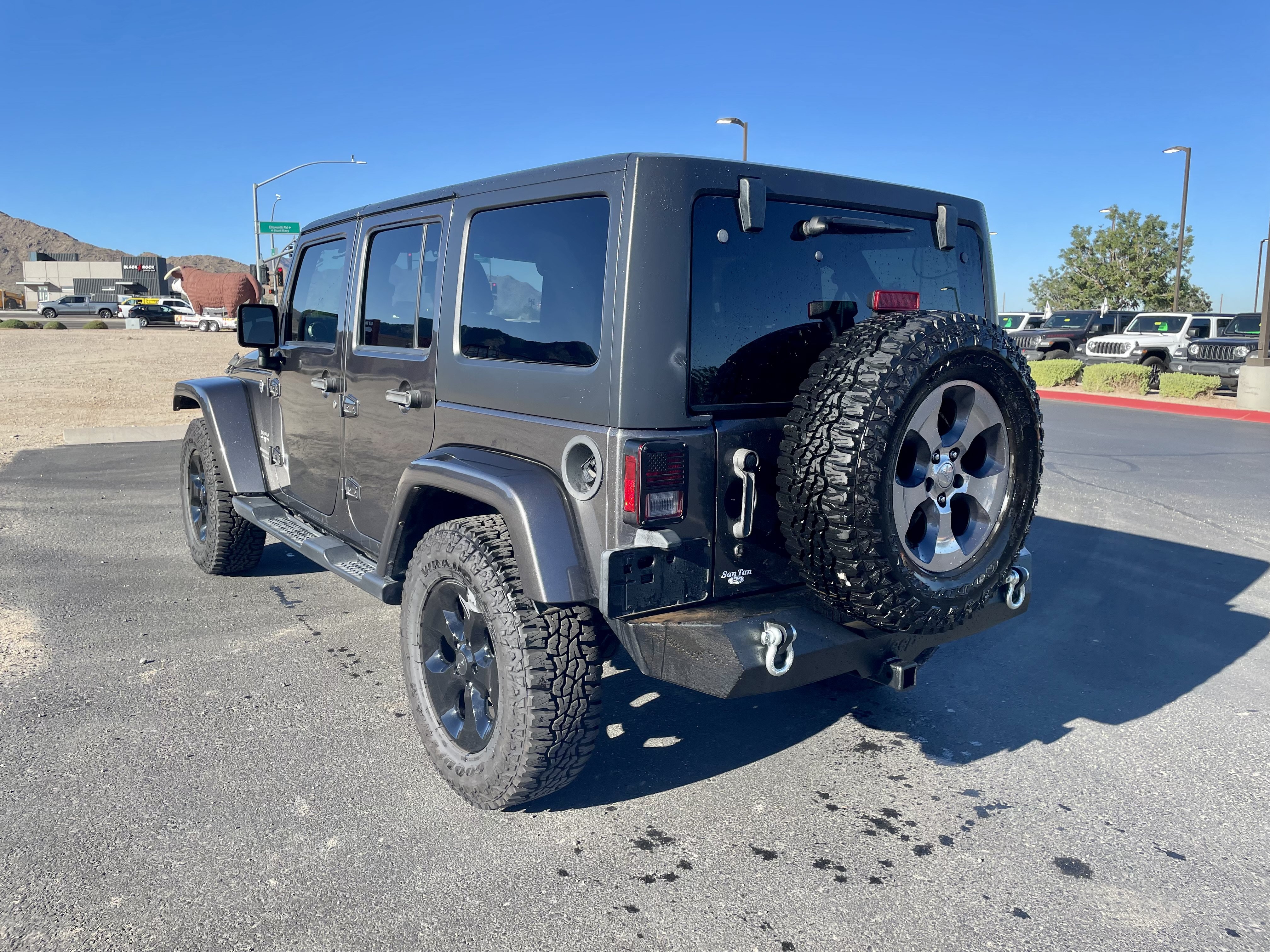 Used 2018 Jeep Wrangler Unlimited Sahara w/ Connectivity Group AWD/4WD image 3