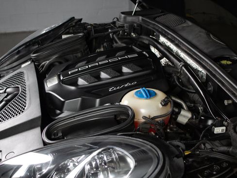 Used 2018 Porsche Macan Turbo AWD/4WD image 49