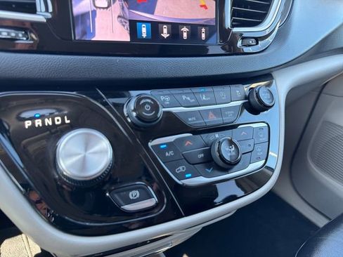 Used 2020 Chrysler Pacifica Touring-L Plus w/ Advanced Safetytec Group image 21