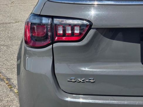 Certified 2024 Jeep Compass Latitude AWD/4WD image 8