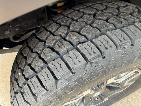 Used 2019 Toyota Tacoma TRD Off-Road AWD/4WD image 9