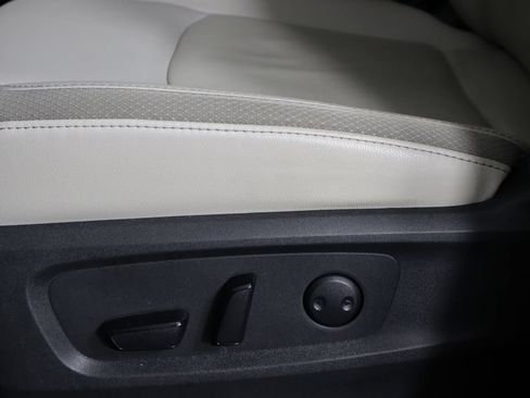 Used 2024 Nissan Pathfinder SL w/ Black Appearance Package FWD image 22