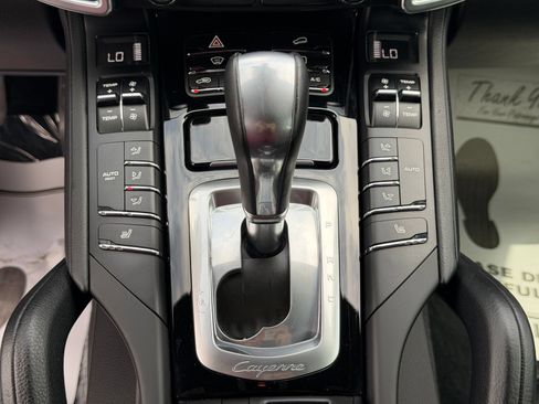 Used 2018 Porsche Cayenne AWD/4WD image 24
