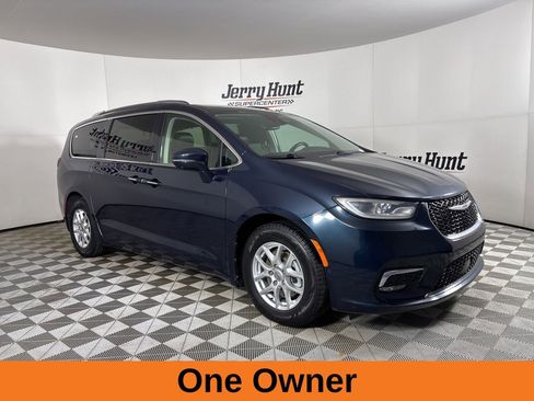 Used 2021 Chrysler Pacifica Touring-L w/ Uconnect Theater Family Group image 5