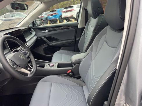 New 2026 Volkswagen Tiguan SE image 8