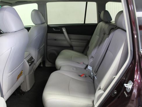 Used 2013 Toyota Highlander SE image 22