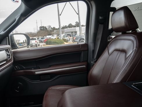 Used 2024 Ford Expedition Limited image 26