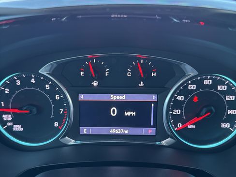 Used 2021 Chevrolet Traverse LT image 32