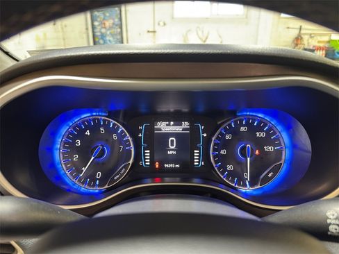 Used 2017 Chrysler Pacifica Touring-L image 16