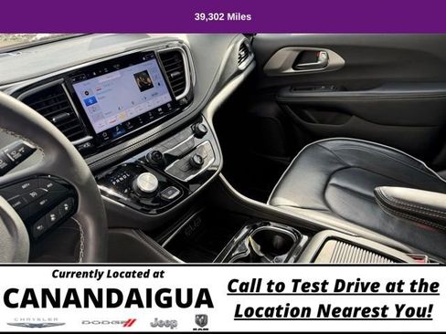 Used 2023 Chrysler Pacifica Limited w/ S Appearance Package image 15